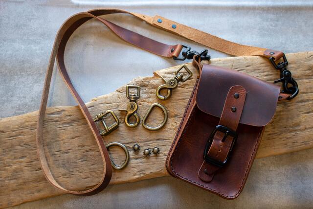 Skinnveske til festdrakten