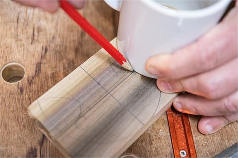 steg 8  Marker opp en bue med en kaffekopp