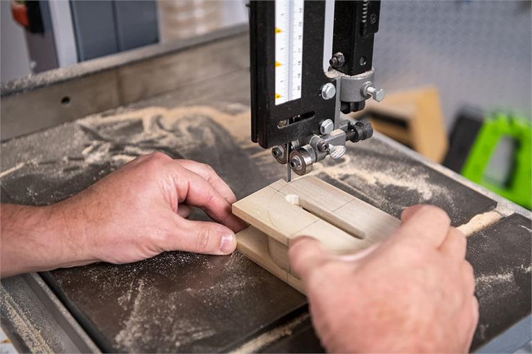 Sag bort overflødig treemne