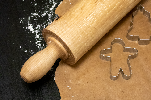 Pepperkakebaking med tredreid kjevle