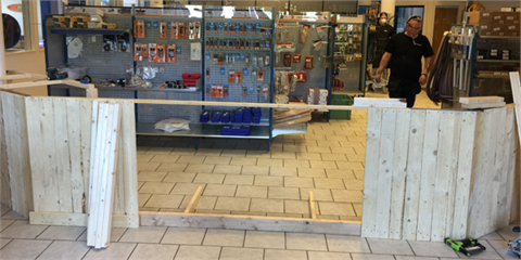 Vi bygger om i vårt butikklokale!