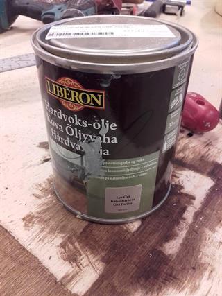 Hardvoksolje grå