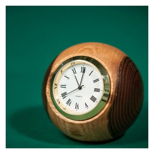 Axminster Innfellingsur 36mm Romertall 