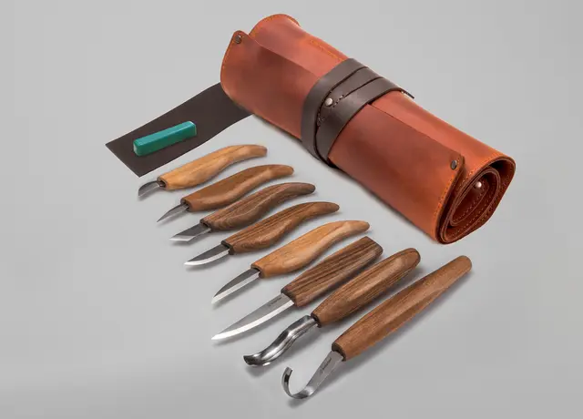 Spikkesett S18X i lærmappe 8 kniver, slipeutstyr og emner. 