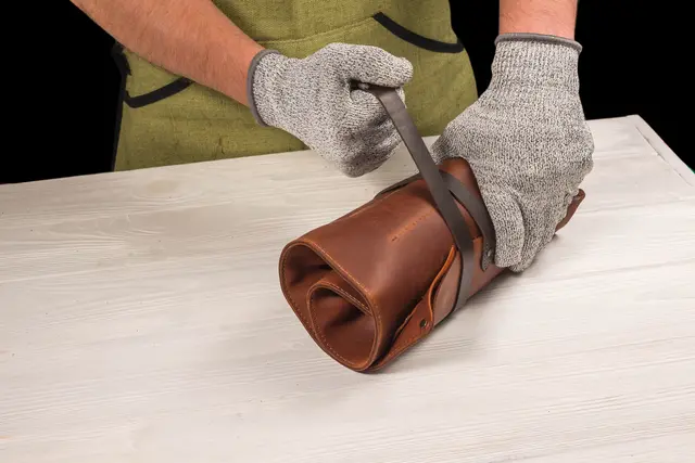 Spikkesett S18X i lærmappe 8 kniver, slipeutstyr og emner. 