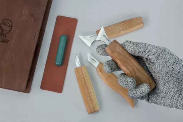 Karveskurdsett S05Book i gaveeske 3 kniver og slipeutstyr. Beavercraft 