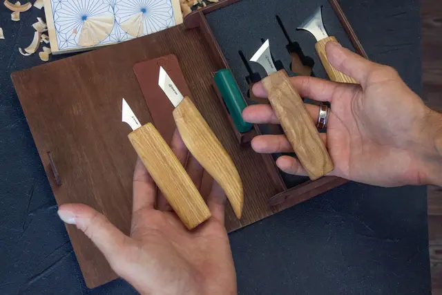 Karveskurdsett S05Book i gaveeske 3 kniver og slipeutstyr. Beavercraft 