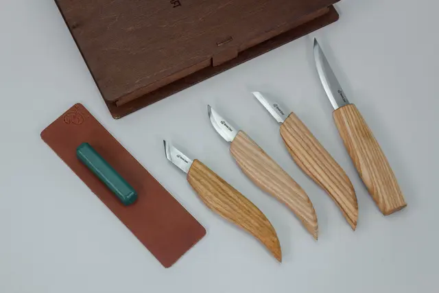 Spikkesett S07Book i gaveeske 4 kniver og slipeutstyr. Beavercraft 