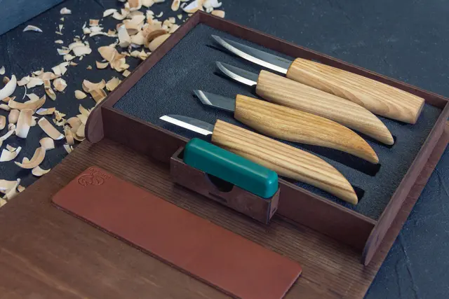 Spikkesett S07Book i gaveeske 4 kniver og slipeutstyr. Beavercraft 