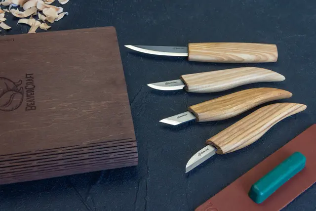 Spikkesett S07Book i gaveeske 4 kniver og slipeutstyr. Beavercraft 