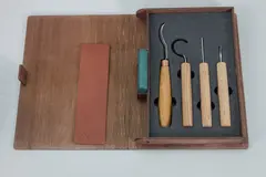 Spikkesett S19Book i gaveeske 4 kniver og slipeutstyr. Beavercraft