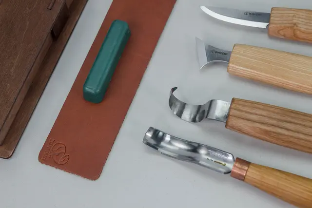 Spikkesett S19Book i gaveeske 4 kniver og slipeutstyr. Beavercraft 
