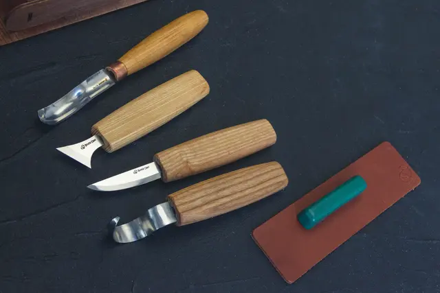 Spikkesett S19Book i gaveeske 4 kniver og slipeutstyr. Beavercraft 