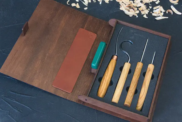 Spikkesett S43Book i gaveeske 4 kniver og slipeutstyr. Beavercraft 