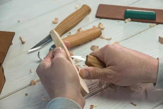 Spikkesett S13Box i gaveeske 3 kniver, emne og slipeutstyr. 