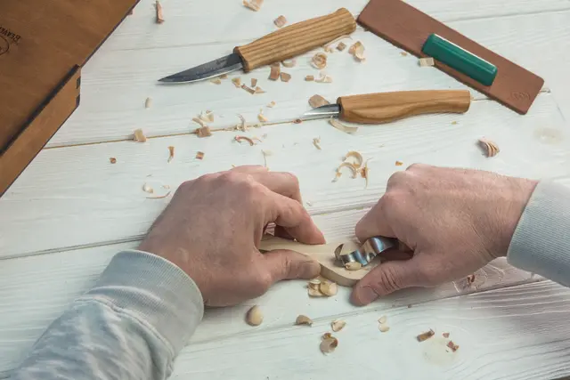 Spikkesett S13Box i gaveeske 3 kniver, emne og slipeutstyr. 