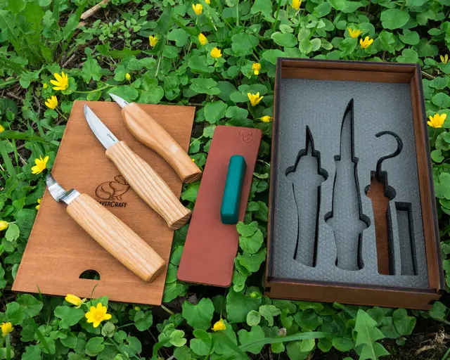 Spikkesett S13Box i gaveeske 3 kniver, emne og slipeutstyr. 