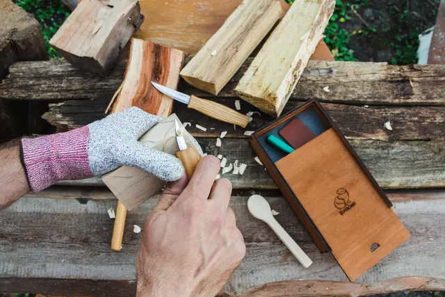 Spikkesett S13Box i gaveeske 3 kniver, emne og slipeutstyr. 