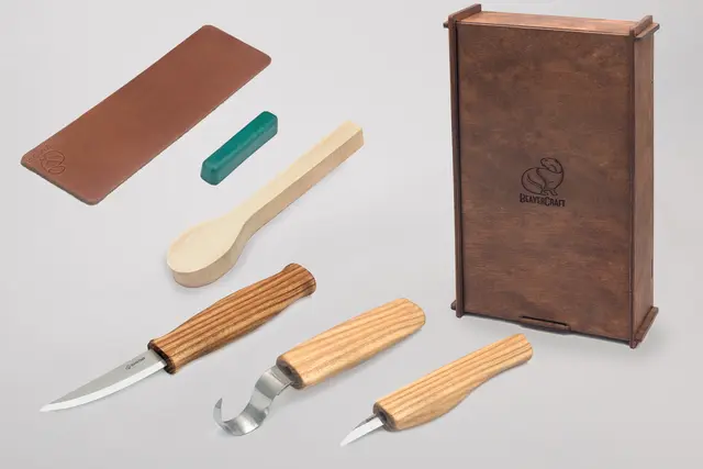Spikkesett S13Box i gaveeske 3 kniver, emne og slipeutstyr. 