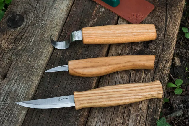 Spikkesett S13Box i gaveeske 3 kniver, emne og slipeutstyr. 