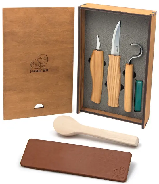 Spikkesett S13Box i gaveeske 3 kniver, emne og slipeutstyr. 