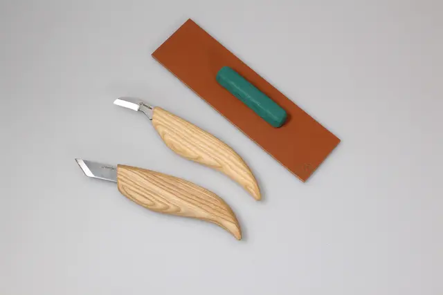 Spikkesett S04 til Karveskurd. 2 kniver og slipeutstyr. Beavercraft 