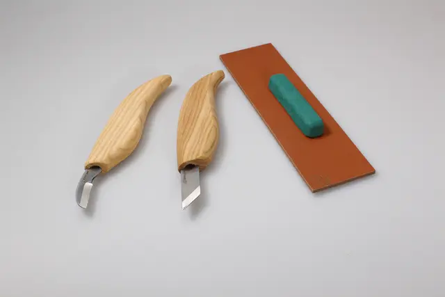 Spikkesett S04 til Karveskurd. 2 kniver og slipeutstyr. Beavercraft 