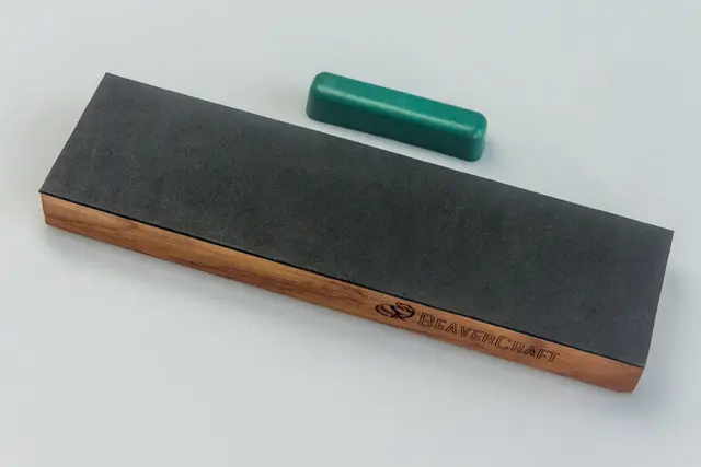 Lærblokk til Polering. 225mm Med grønn polervoks. Beavercraft 
