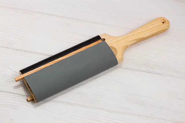 Lærblokk til Polering av skjekniv. Med grønn polervoks. Beavercraft 