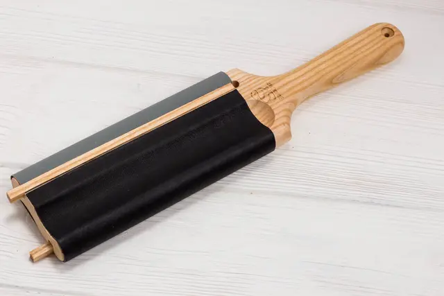Lærblokk til Polering av skjekniv. Med grønn polervoks. Beavercraft 
