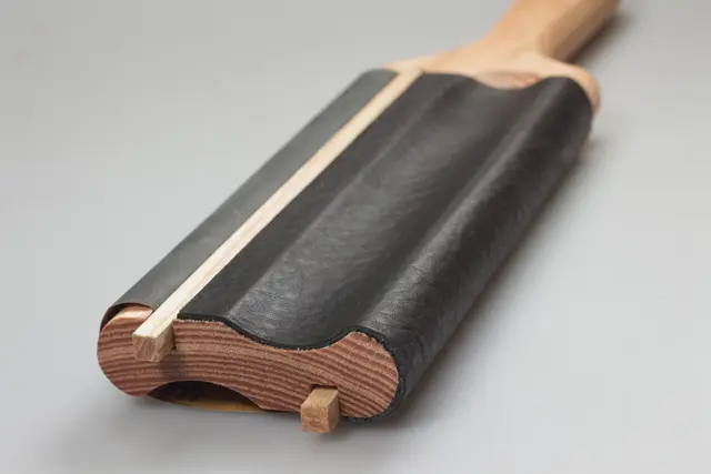 Lærblokk til Polering av skjekniv. Med grønn polervoks. Beavercraft 