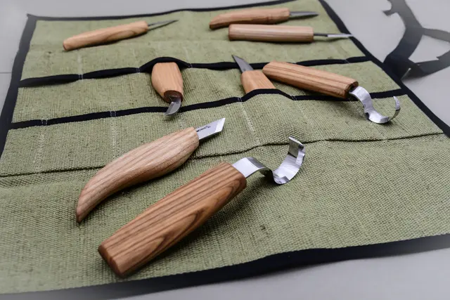 Spikkesett S08. Venstre 8 kniver og slipeutstyr. Beavercraft 