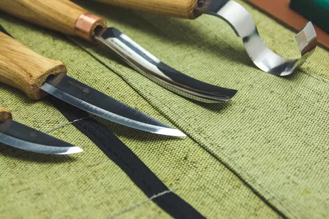 Spikkesett S43 til skje og kar. Venstre 4 kniver og slipeutstyr. Beavercraft 