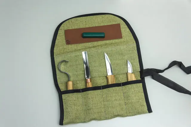 Spikkesett S43 til skje og kar. Venstre 4 kniver og slipeutstyr. Beavercraft 