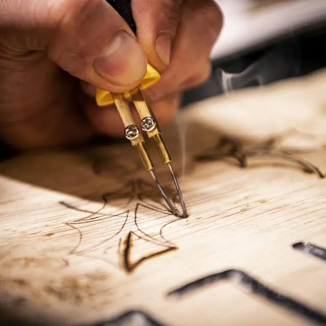 Svipenn til pyrografi Justerbar styrke, 30W, med 3 svitipp. 