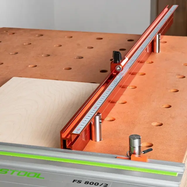 UJK Anlegg og Replikator for Styreskinne For MFT hullmønsterbord. 