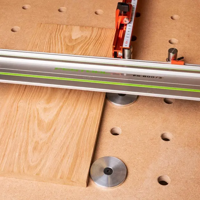 UJK Anlegg og Replikator for Styreskinne For MFT hullmønsterbord. 