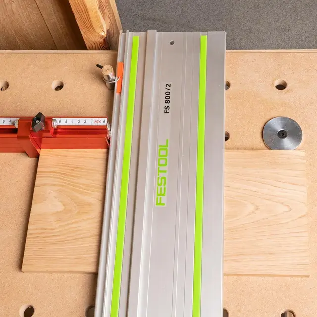 UJK Anlegg og Replikator for Styreskinne For MFT hullmønsterbord. 