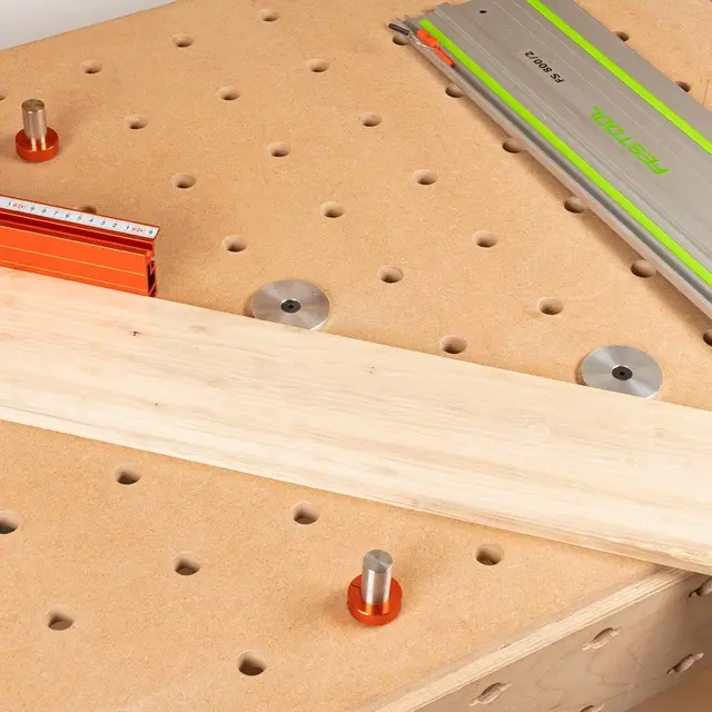 UJK Anlegg og Replikator for Styreskinne For MFT hullmønsterbord. 