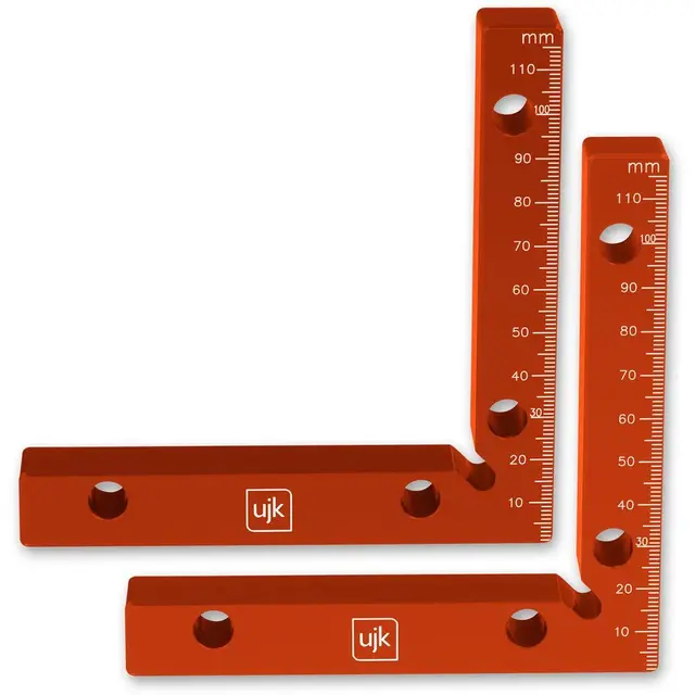 UJK Monteringsvinkel 100mm. Par Aluminium. med festehull 