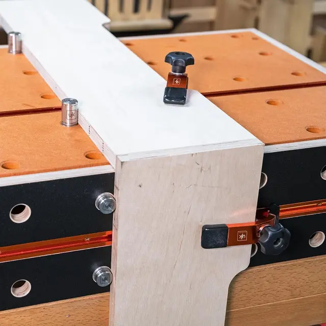 UJK Kompakt Hullmønsterbord 8 X 5 Hull og 2 festeskinner 