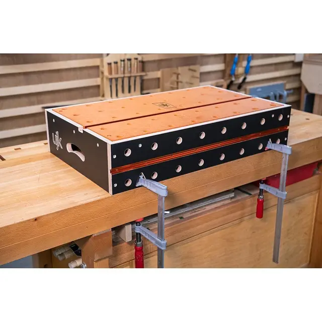 UJK Kompakt Hullmønsterbord 8 X 5 Hull og 2 festeskinner 