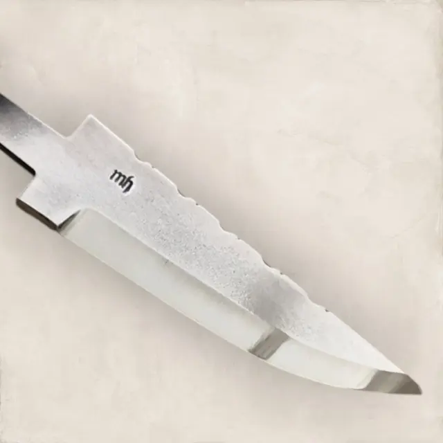 Knivblad i AEBL-stål med messingrygg 58 HRC – 3,5 x 23 x 85–95 mm 