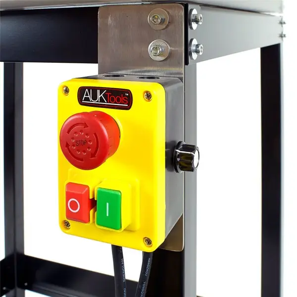 AukTools NVR Monteringsplate for sikker montering av bryter 