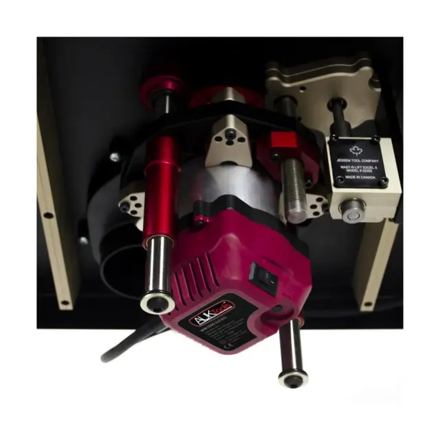 AukTools 2400 W Fresemotor med hastighetskontroll og NVR 